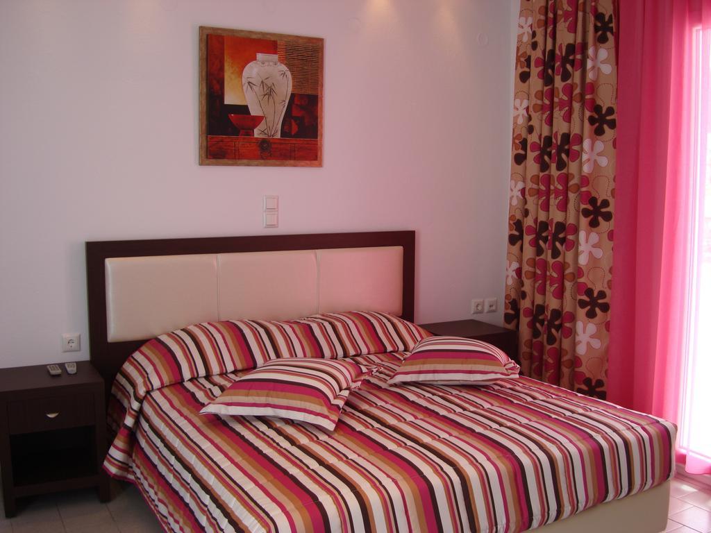 Elena Studios & Suites Ornos  Luaran gambar