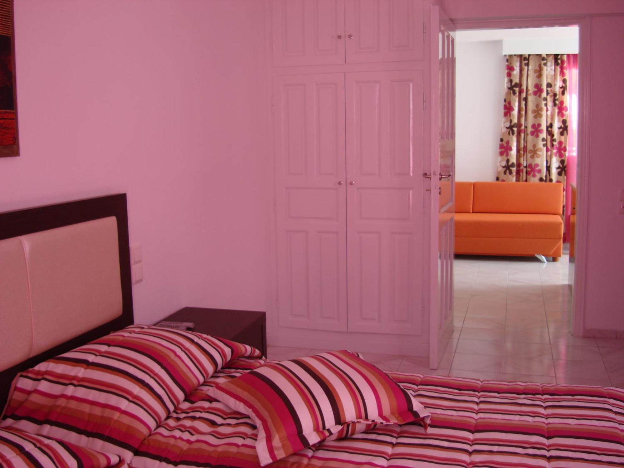 Elena Studios & Suites Ornos  Luaran gambar